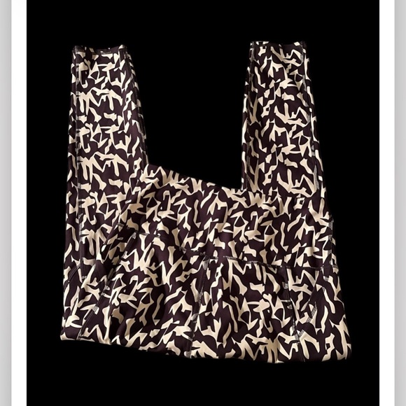 MOVE THEOLOGY PRINT LEGGING - Picture 4 of 14